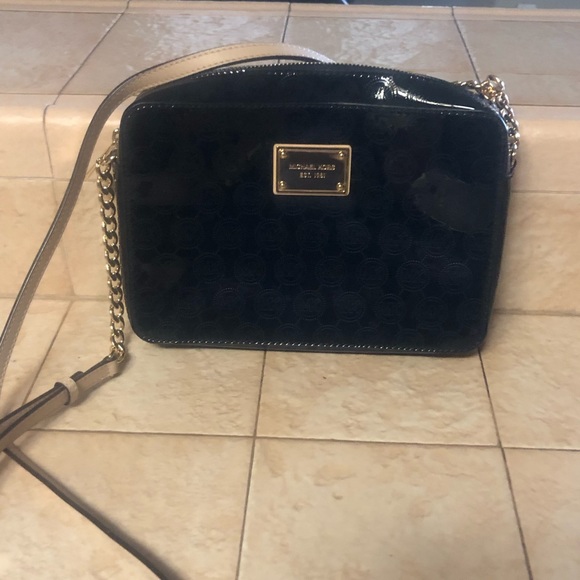 Michael Kors crossbody- only used once - Picture 3 of 4